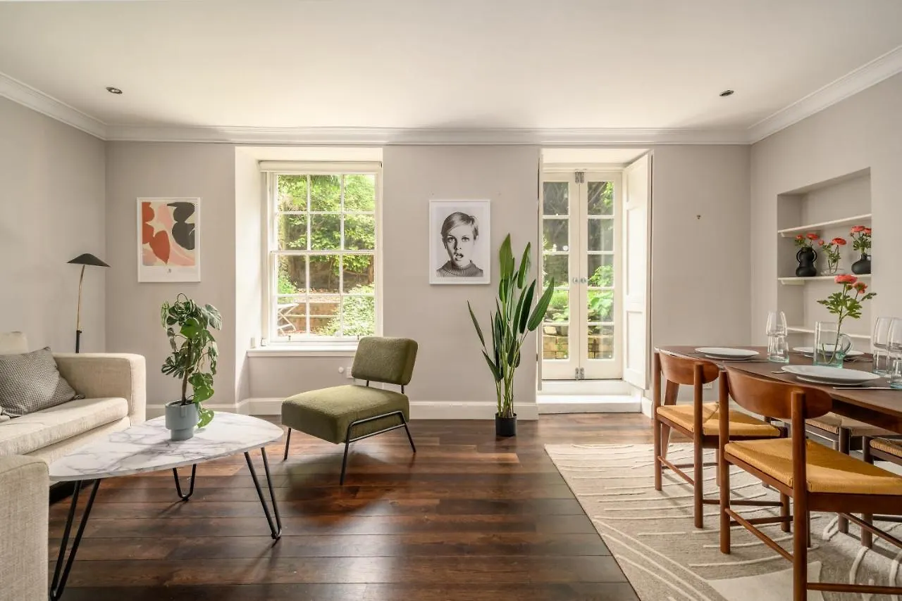 Retro New Town Garden Flat location